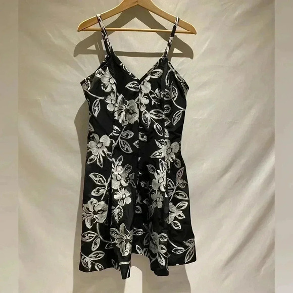 Banana Republic Monogram Floral Jacquard Fit-and-Flare Dress, size 12 - Picture 3 of 8